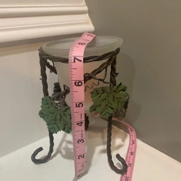 Metal wire candle holder w/tea light candle - Picture 5 of 5